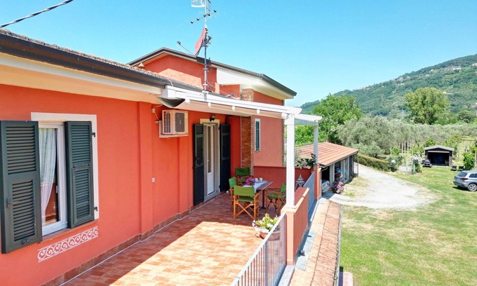 Aulla Villa | Stunning villa with WIFI, A/C, TV, terrace, pets allowed and parking, close to La Spezia