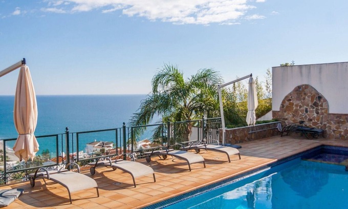 Punta Lara Villa | Stunning Villa with Private Pool and Sea Views - Vista Lara Canovas