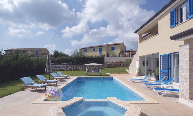 Muzini House | Stunning villa with sauna, pool, table tennis