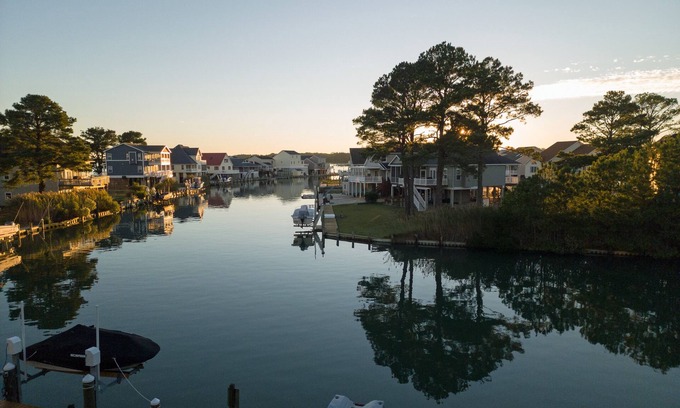 Captain's Cove House | Stunning waterfront panoramic view getaway house
