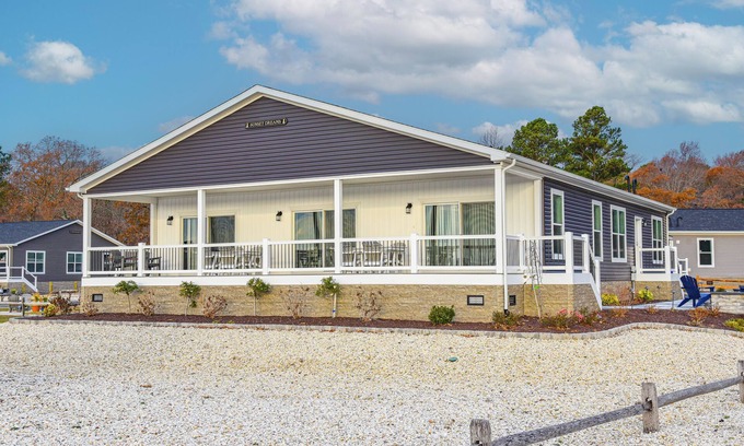 Long Neck House | Stunning-waterfront, beach, pools, family fun