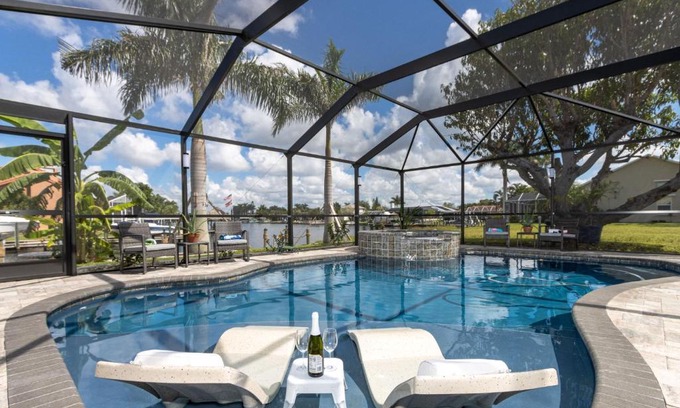 Caloosahatchee House | Stunning Waterfront Villa Direct Gulf Access, Kayaks, Heated Pool Sanctuary on Savona