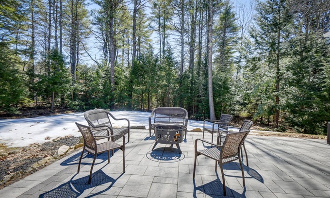 Wells House | Stunning Wells Home w/Fire Pit & Porch!
