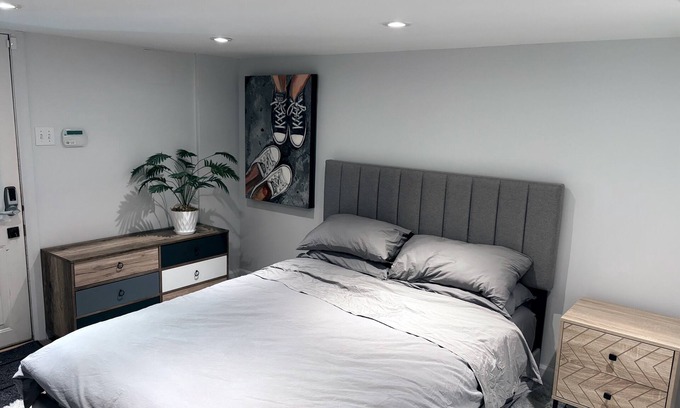 Carlingwood - McKellar Park - Laurentien View Apartment | Stunning Westboro 1BR