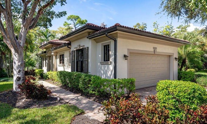 Naples House | Stunningly beautiful single family, single floor 2br/2 bath home