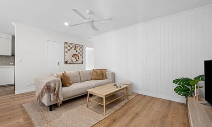 Mermaid Waters Apartment | Stunningly renovated 2 bedroom apartment with water access