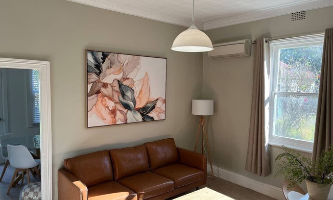 Orange East House | Stunningly renovated cottage