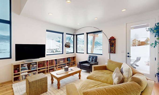 Crested Butte South House | Stunningly situated home with gorgeous mountain views & firepit