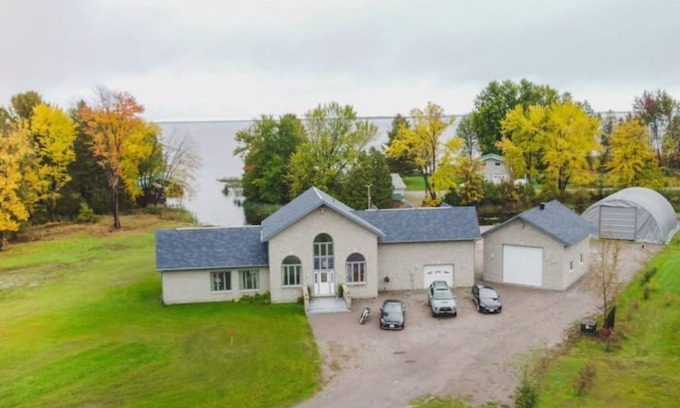 West Nipissing Villa | Sturgeon Falls Luxury Estate - Waterfront property