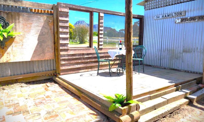 Dunkeld House | Sturgeon Getaway on Henty