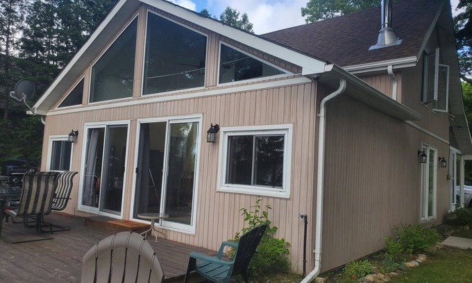 Fenelon Falls Cottage | Sturgeon Lake Waterfront Cottage in Beautiful Fenelon Falls! Near Golf Course!