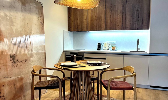Palmovka Apartment | Style apartment, 10 min from the Center, with AC and free parking