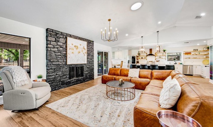 Horseshoe Bay House | Style & Shade