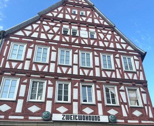 Leonberg Apartment | Stylisches Apartment mit großem Tageslichbad am Marktplatz