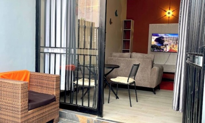 Kampala Apartment | Stylish 1 bedroom |AC WiFi & Inverter (Makerere)