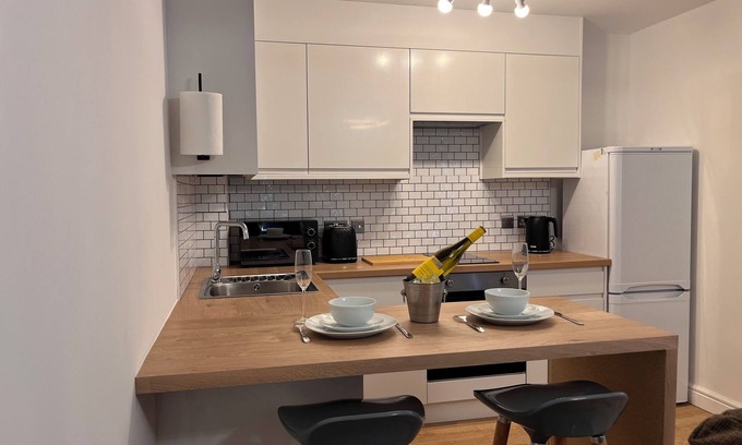 Cadishead Apartment | Stylish 1-Bedroom Apartment in Manchester