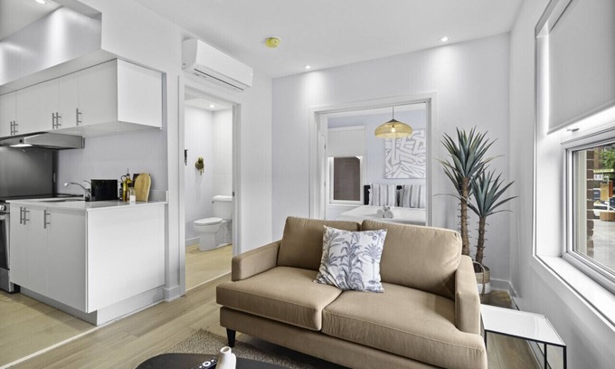Mile-Ex Apartment | Stylish 1-Bedroom Haven by Jean Talon Market