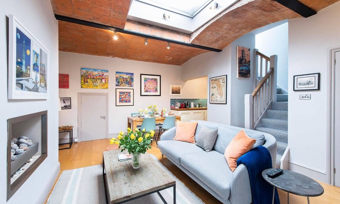 Queen's Gate House | Stylish 1 Bedroom Mews Apartment Near Hyde Park