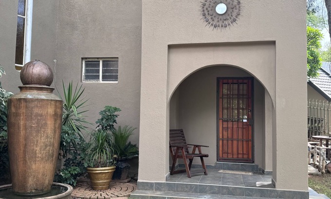 Rustenburg House | Stylish 1 Bedroom place