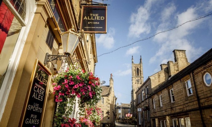 Honley House | Stylish 18th Century cottage