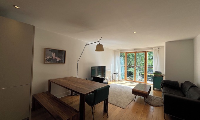 Larkhall Apartment | Stylish 1BD Flat in Gated Community, Clapham