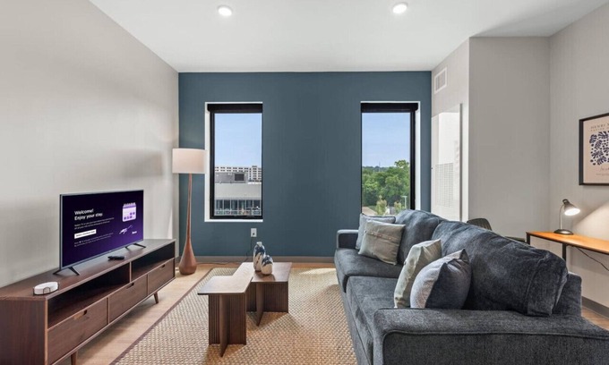 University Circle Apartment | Stylish 1BDR | Cleveland Clinic | Free Garage
