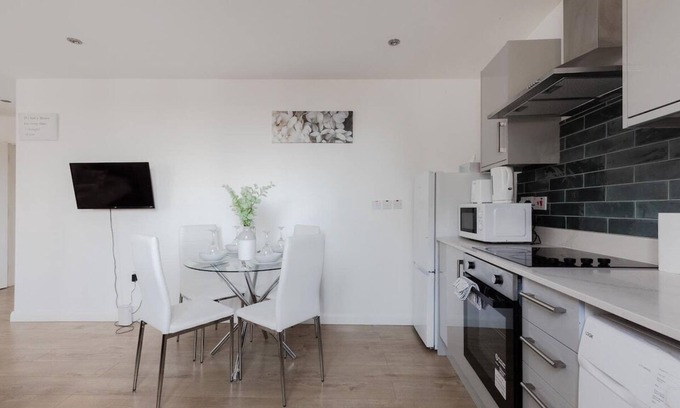 West Ealing Apartment | Stylish 1BDR in West Ealing – Ideal Location!