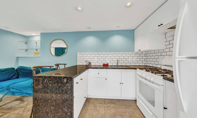 Oakland Ave - Harrison St Apartment | Stylish 1BR by Lake Merritt Walk to DT & BART