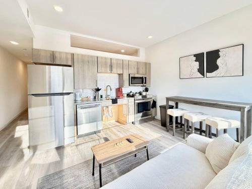Poplar Apartment | Stylish 1Br King with Gym in the Heart of Old City