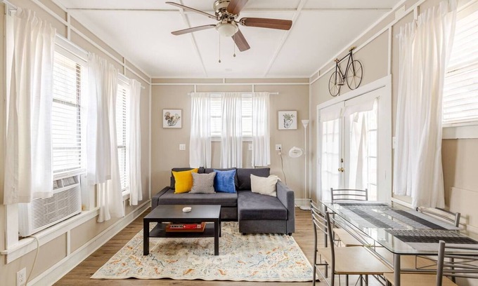 Central Arlington Apartment | Stylish 1BR Retreat in Historic Arlington - Walkable Location!
