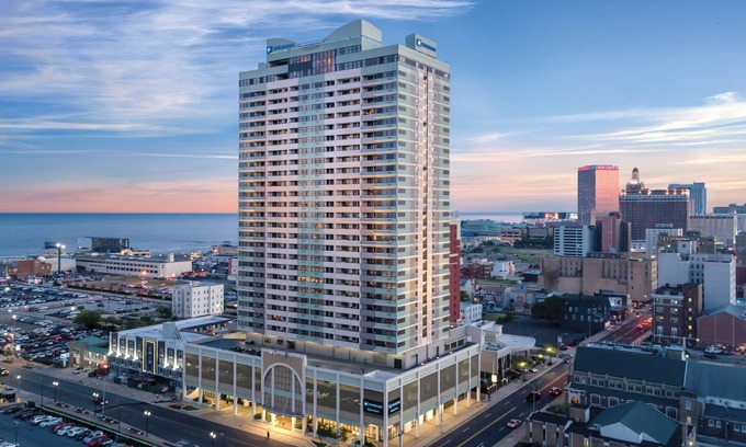 Atlantic City Resort | Stylish 1BR Suite w/Full Kitchen, Resort Pool & Spa - 1 Block to Boardwalk