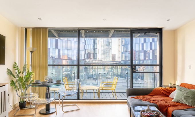 Castlefield Apartment | Stylish 2-Bed Apartment with Large Balcony
