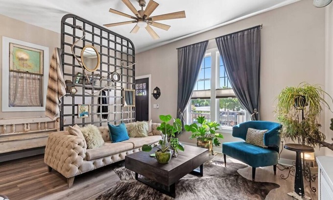 Fifth Ward Condo | Stylish 2 bdrm w/Garage & Yard