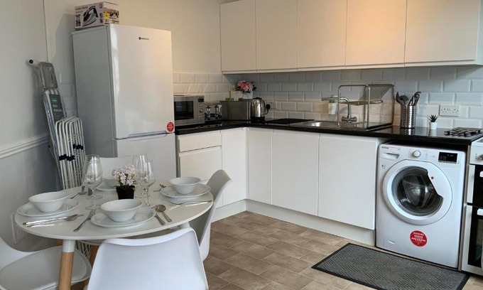 Stansted Apartment | Stylish 2 Bedroom Cottage in Bishop's Stortford by BookedUK