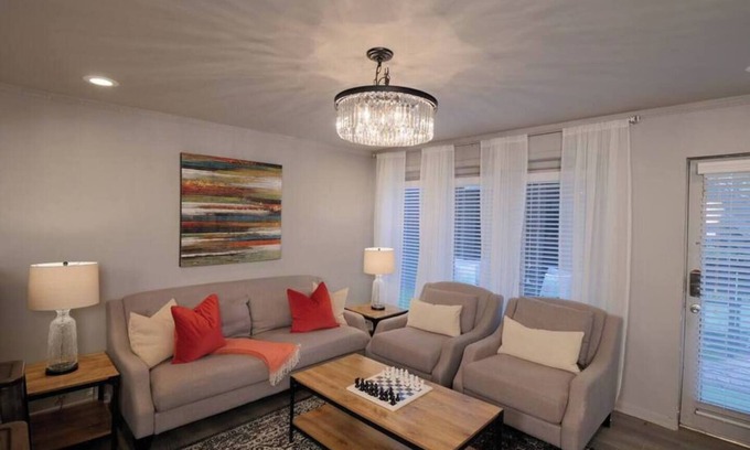 Old East Dallas Condo | Stylish 2-bed, 1 1/2 bath retreat in Central Dallas with private patio, pool access, and award-winning courtyard.