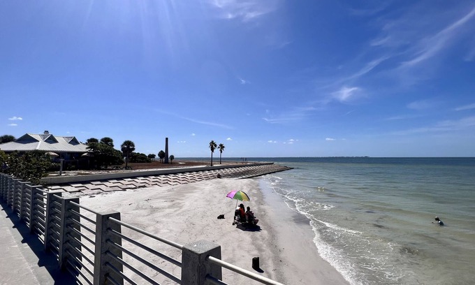 Tierra Verde Condo | Stylish 2 bed - 2 bath Condo. Completely remodeled