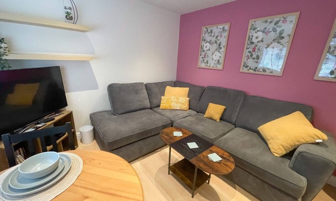 Cambridge Apartment | Stylish 2 bed Apartment - Walk to Addenbrookes
