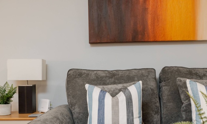Newbury Apartment | Stylish 2 bed apartment at Smeaton Court, Newbury
