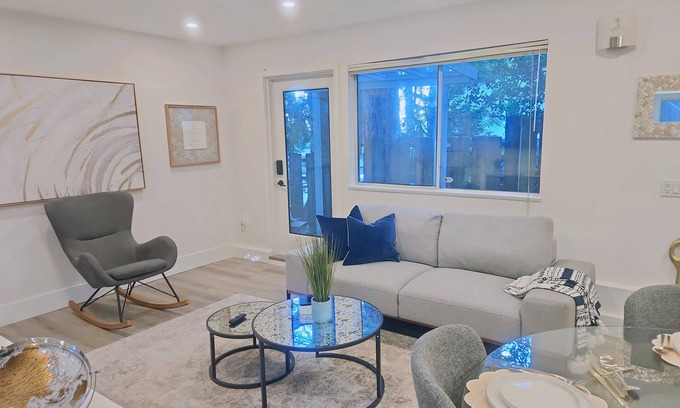 Upper Lonsdale House | Stylish 2 Bed Garden Suite w/yard and gazebo in Upper Lonsdale (great access)