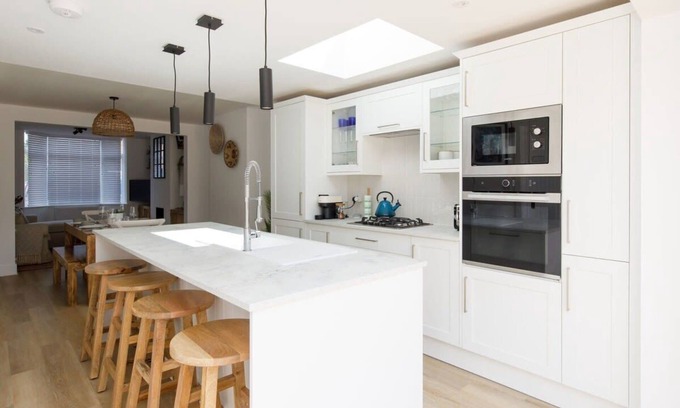 Chichester House | Stylish 2 Bed City Stay