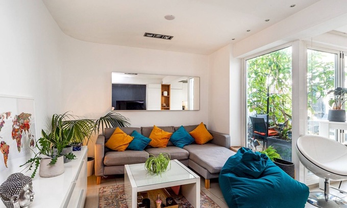 Crouch End Apartment | Stylish 2-Bed Flat w/Private Garden in Crouch End