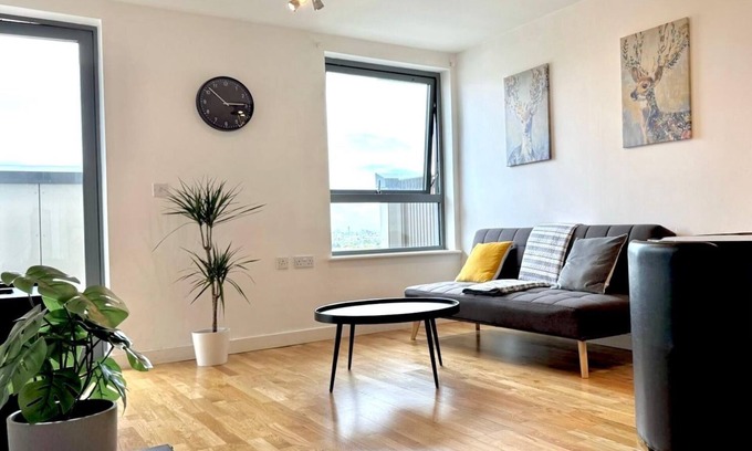 Wembley Central Apartment | Stylish 2-Bed Flat with Balcony & Stadium Views and own parking - Prime Wembley