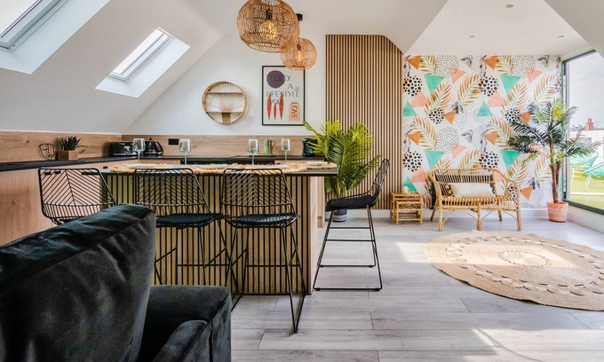 Market Harborough Apartment | Stylish 2-Bed Ibizia Inspired Duplex Apartment with Roof Terrace!