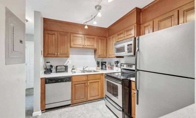 Crabtree Apartment | Stylish 2 Bed Suite—in Crabtree Valley Raleigh!