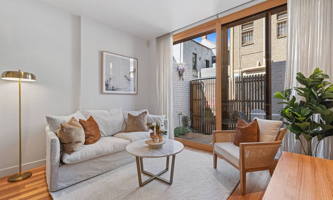 Carlton South House | Stylish 2-bed Victorian Terrace in Carlton