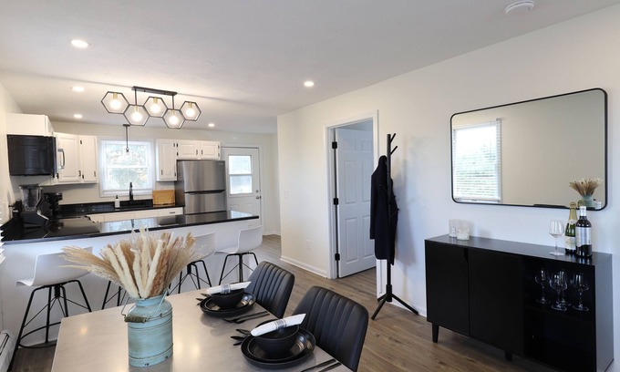 Providence Apartment | Stylish 2 Bedroom Apartment, Close to Everything!