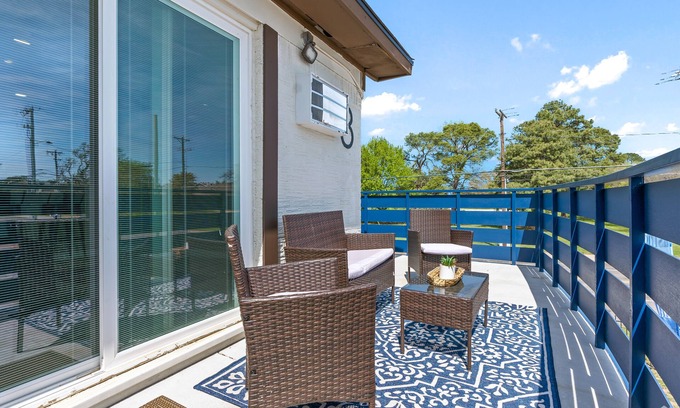 West Arlington Apartment | Stylish 2 bedroom 2bath with all the bells and the whistles In Arlington Texas