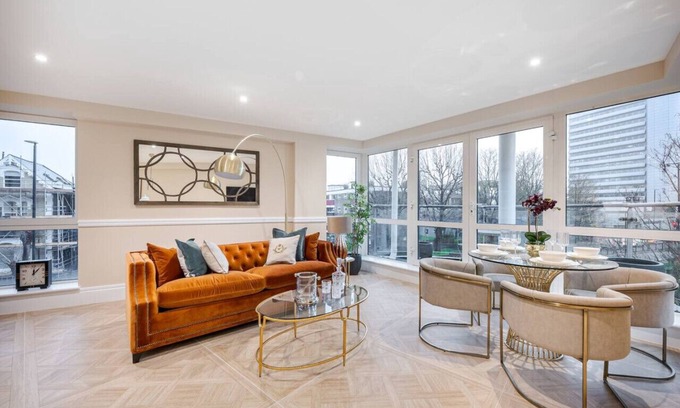 Turnham Green Apartment | Stylish 2-Bedroom Apartment in the heart of Chiswick, London