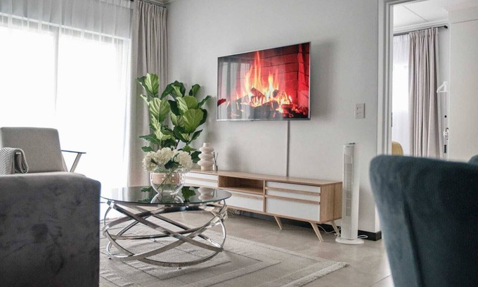 Greater Johannesburg Metropolitan Area Apartment | Stylish 2-Bedroom Apartment with Gym, Pool, Wi-Fi in Prime Lonehill Location.