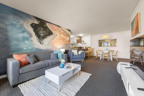 East Perth Apartment | Stylish 2-Bedroom Apartment in the Heart of Perth
